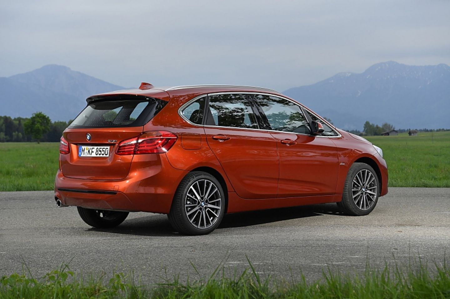 BMW 220d Active Tourer - tritt insbesondere gegen Non-Premiummodelle an