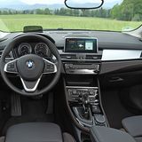 Das Cockpit des BMW 220d Active Tourer
