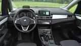 Das Cockpit des BMW 220d Active Tourer