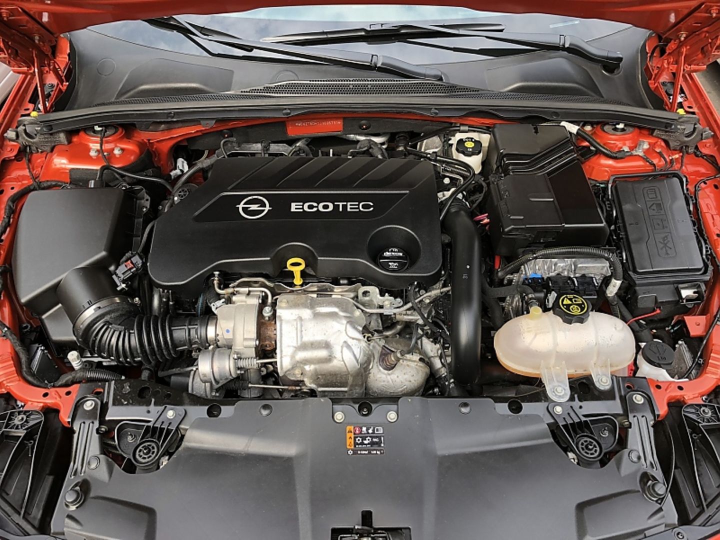 Der Zweiliter-Turbodiesel ist oben herum schlapp