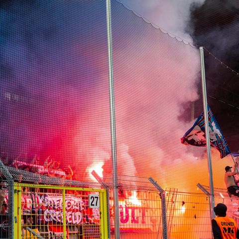 Waldhof Mannheim - Massive Pyrotechnik auf der Tribüne