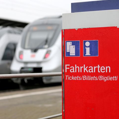 Mit Fahrkarten zum Super-Sparpreis ab 19,90 Euro will die Bahn im Fernverkehr mehr Kunden gewinnen.
