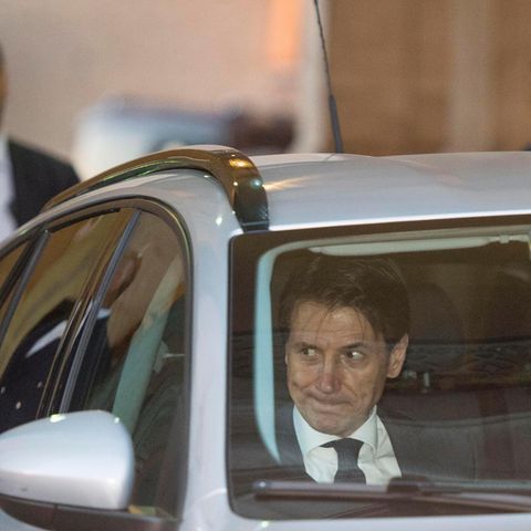 Giuseppe Conte fährt nach einem Treffen mit Italiens Präsidenten Mattarella fort