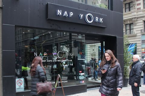 Eingang des Gebäudes von "Nap York"