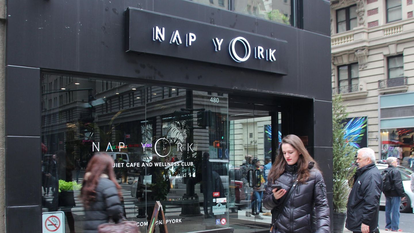 Eingang des Gebäudes von "Nap York"