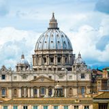 Platz 4: Petersdom, Rom, Italien  Ein Klassiker seit Hunderten von Jahren bei Rom-Reisenden, Pilgern und Touristen: Die Basilika Sankt Peter im Vatikan  gilt als das Machtzentrum des katholischen Klerus.