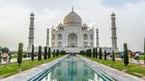 Platz 6: Taj Mahal, Agra, Indien  Das Mausoleum für die 1631 verstorbene Frau des Großmoguls Shah Jahan besteht aus einem mit weißen Marmorplatten verkleideten Ziegelbau. "Wir sind um 5.15 Uhr morgens zum Eingang gelaufen. Es war leer und gab keine Warteschlange", gibt ein User auf Tripadvisor den Tipp. "Die Sonne kam ganz langsam hoch und hat um 6.30 Uhr das beste Licht geboten."