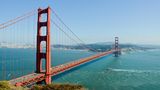 Platz 9: Golden Gate Bridge, San Francisco, USA  Keine Kirche, kein Gebäude, sondern eine Konstruktion aus Stahl hat es unter die Top Ten geschafft. Die mehr als 80 Jahre alte Hängebrücke gilt bis heute als ein Meisterwerk der Ingenieurbaukunst und ist mit ihren Zufahrtsbrücken 2737 Meter lang.