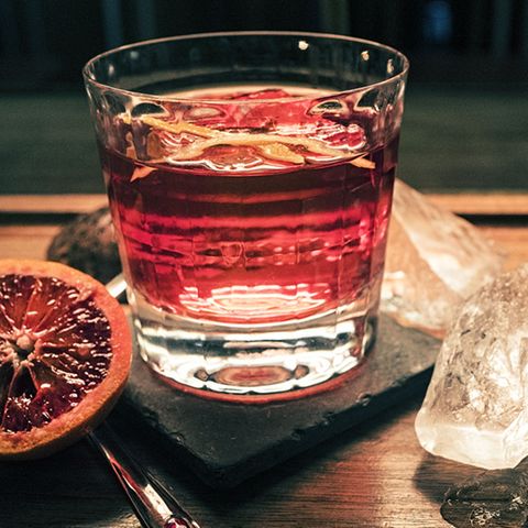 Der Negroni hat schon 100 Jahre auf dem Buckel, wird dank moderner Variationen aber immer noch weltweit zubereitet.
