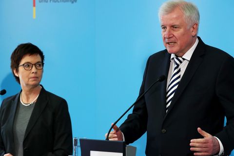 Bamf-Skandal - Jutta Cordt und Horst Seehofer im Innenausschuss