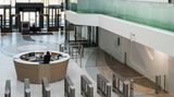 Die Eingangshalle der Universität von Innopolis. Der Hausmeisterservice spricht drei Sprachen. Und die Studenten gelangen durch einen beheizten Glastunnel vom Wohnheim zur Uni.