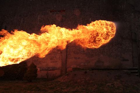 Feuer aus Feuerwerfer