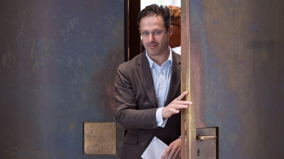 234 Flaschen Champagner für 34 Abgeordnete: Rechtspopulisten im EU-Parlament in der Kritik