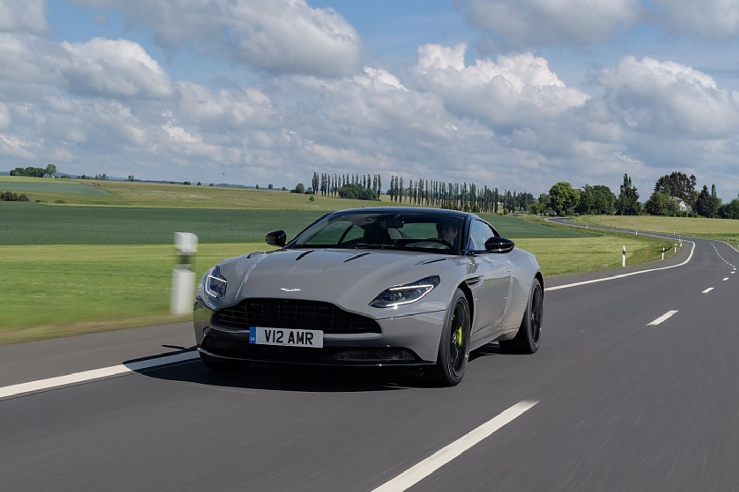 Aston Martin DB11 AMR - in coolem grau ist der DB11 AMR eine echte Schau
