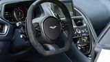Das Cockpit des Aston Martin DB11 AMR