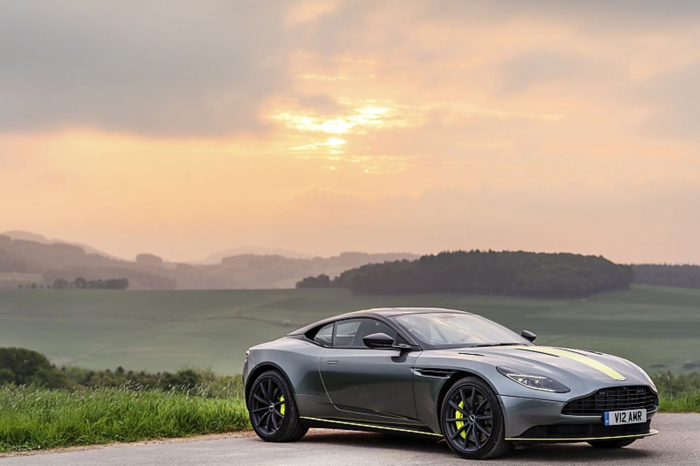 Aston Martin DB11 AMR
