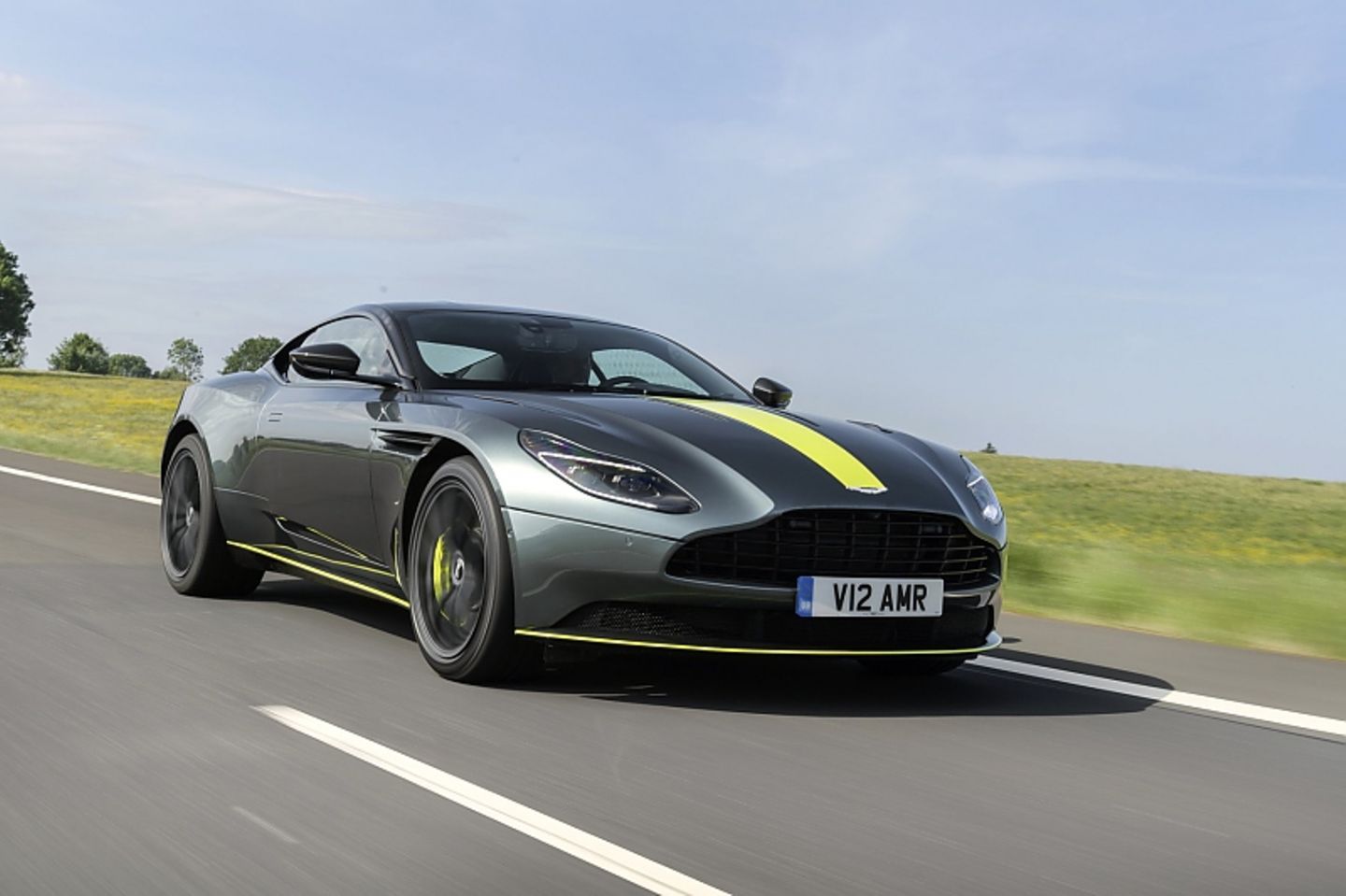 Aston Martin DB11 AMR - das Fahrwerk ist überaus aufgewogen
