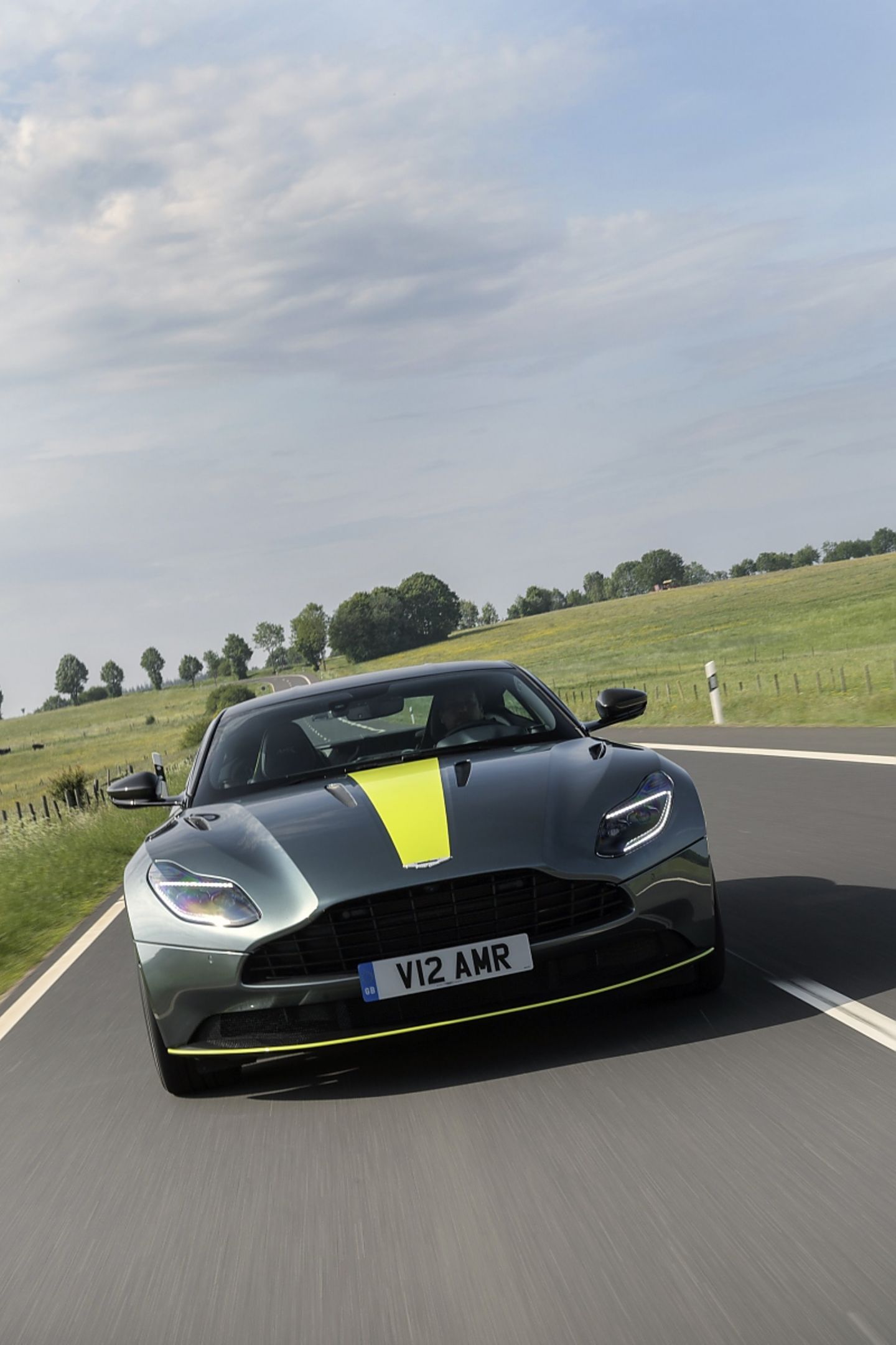 Aston Martin DB11 AMR