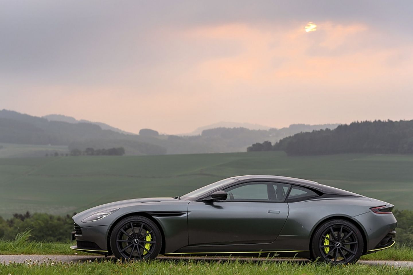 Aston Martin DB11 AMR - nicht einmal 4,80 Meter lang