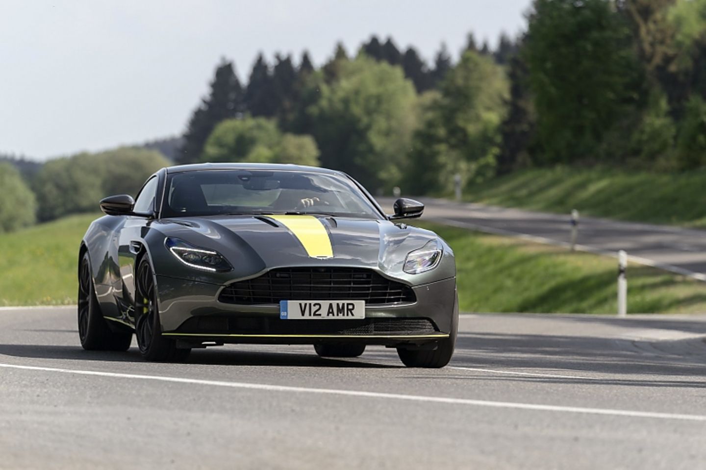 Aston Martin DB11 AMR - neutrales Handling im Grenzbereich
