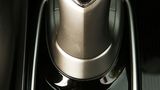 Der Schalthebel ist nur Mimikry: Der Mitsubishi Outlander PHEV hat kein Getriebe im eigentlichen Sinne
