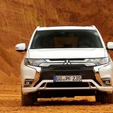 Auch im Gelände steht der Mitsubishi Outlander PHEV seinen Mann