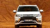 Auch im Gelände steht der Mitsubishi Outlander PHEV seinen Mann