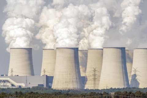 Neue Kohlekommission: Braunkohlekraftwerk Jänschwalde in der Lausitz