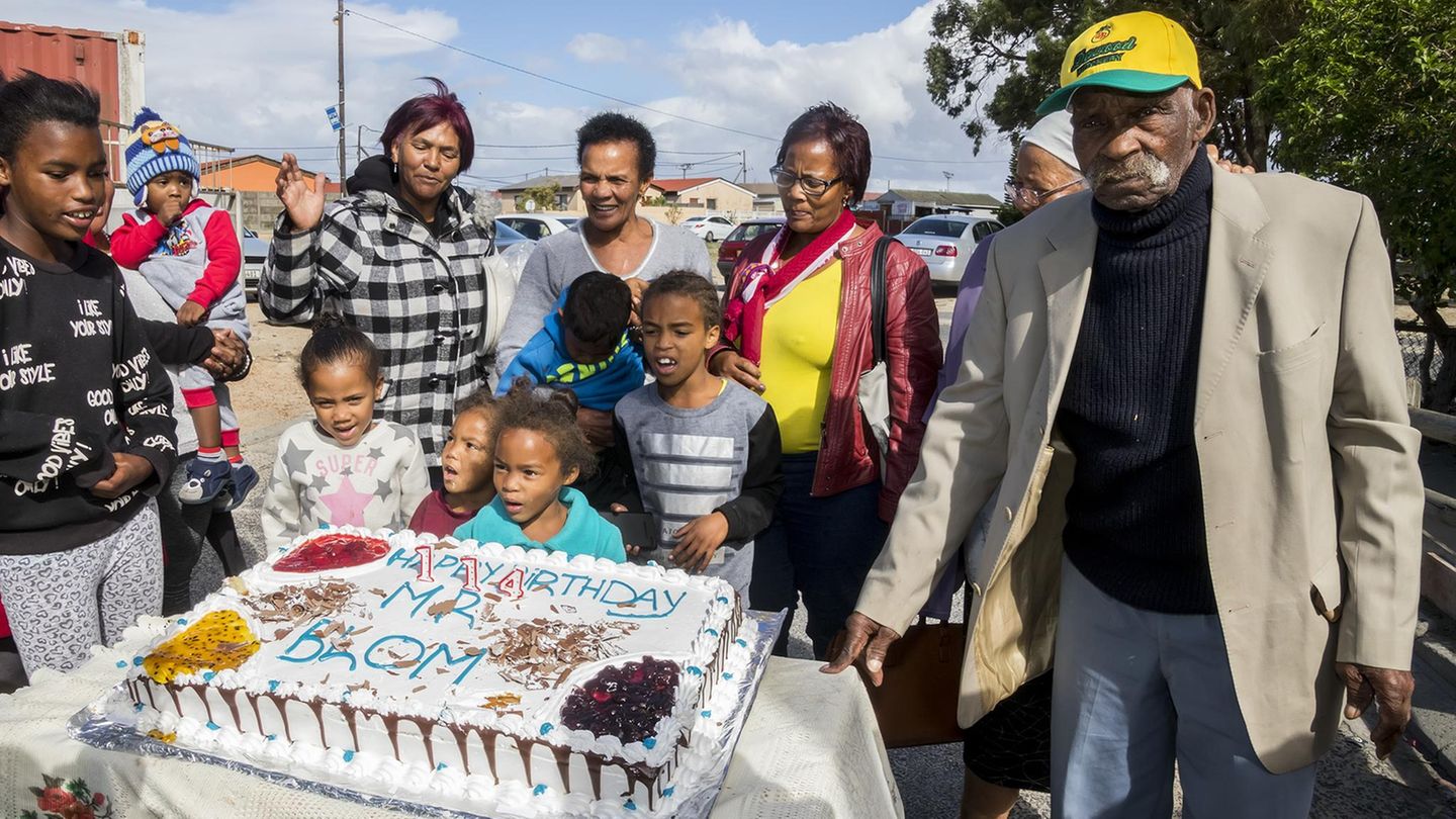 Fredie Blom feiert seinen 114. Geburtstag in Cape Town, Südafrika