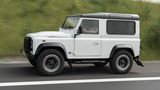 Der Land Rover Defender Works V8 hat den kurzen Radstand