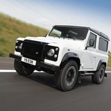 Nach 5,6 Sekunden erreicht der Land Rover Defender Works V8 Landstraßentempo
