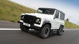 Nach 5,6 Sekunden erreicht der Land Rover Defender Works V8 Landstraßentempo