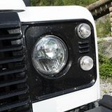 Das Triebwerk stammt von Motorenbaureihe mit dem internen Code AJ133 ab, die schon in einigen Jaguar und Land Rover-Modellen, da