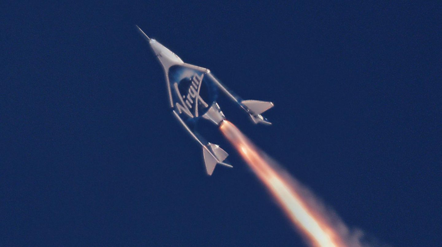 Vorbereitung zum Mond-Flug: Eine Rakete des privaten US-Raumfahrtunternehmens Virgin Galactic.