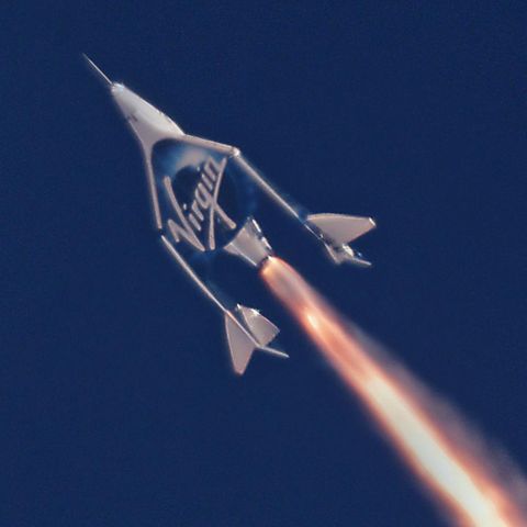 Vorbereitung zum Mond-Flug: Eine Rakete des privaten US-Raumfahrtunternehmens Virgin Galactic.