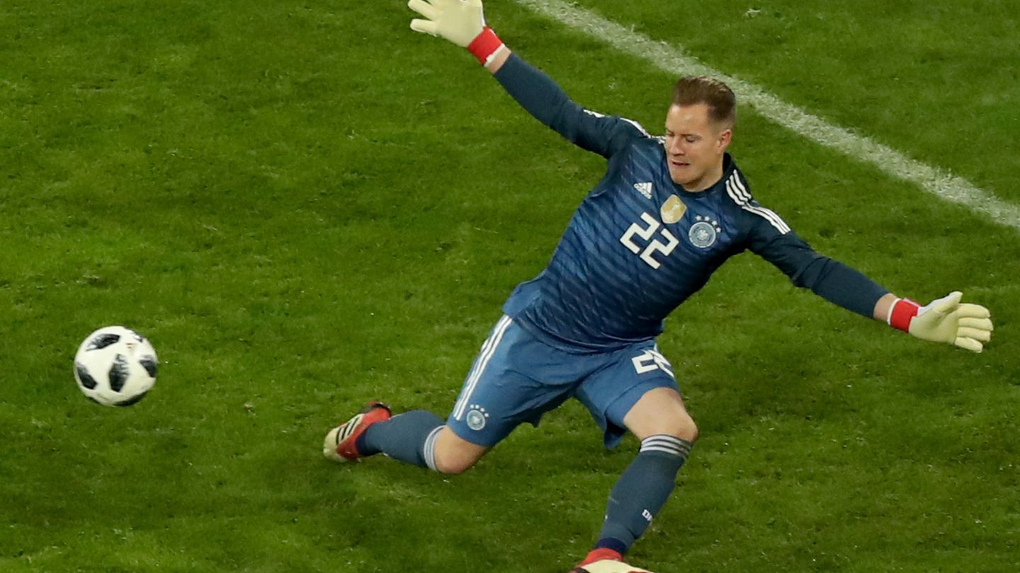 Marc-Andre ter Stegen macht sich breit im deutschen Tor - Manuel Neuer hat trotzdem die Nase vorn