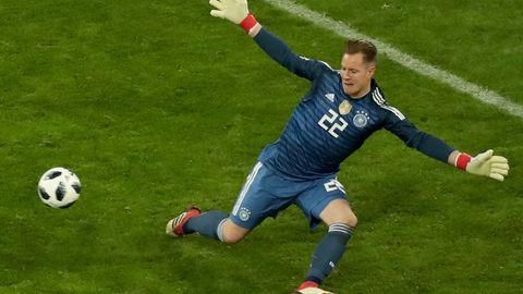 Marc-Andre ter Stegen macht sich breit im deutschen Tor - Manuel Neuer hat trotzdem die Nase vorn