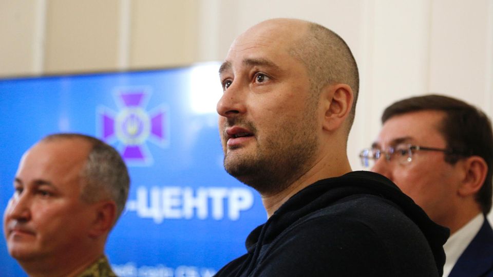 Der russische Journalist Arkadi Babtschenko auf einer Pressekonferenz in Kiew