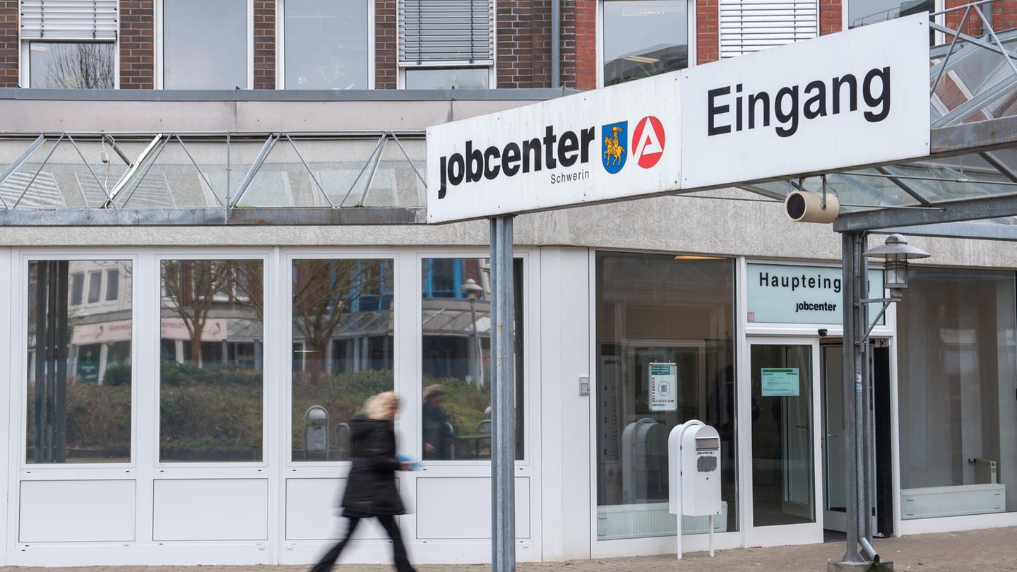 Jobcenter streicht tausenden HartzIVEmpfängern komplette