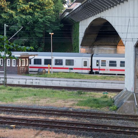 Der Intercity 2406 nach der Messerattacke im Bannhof von Flensburg