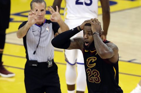 NBA-Finale: LeBron James kann nicht glauben, dass sein Cleveland-Mitspieler den Sieg verdaddelt