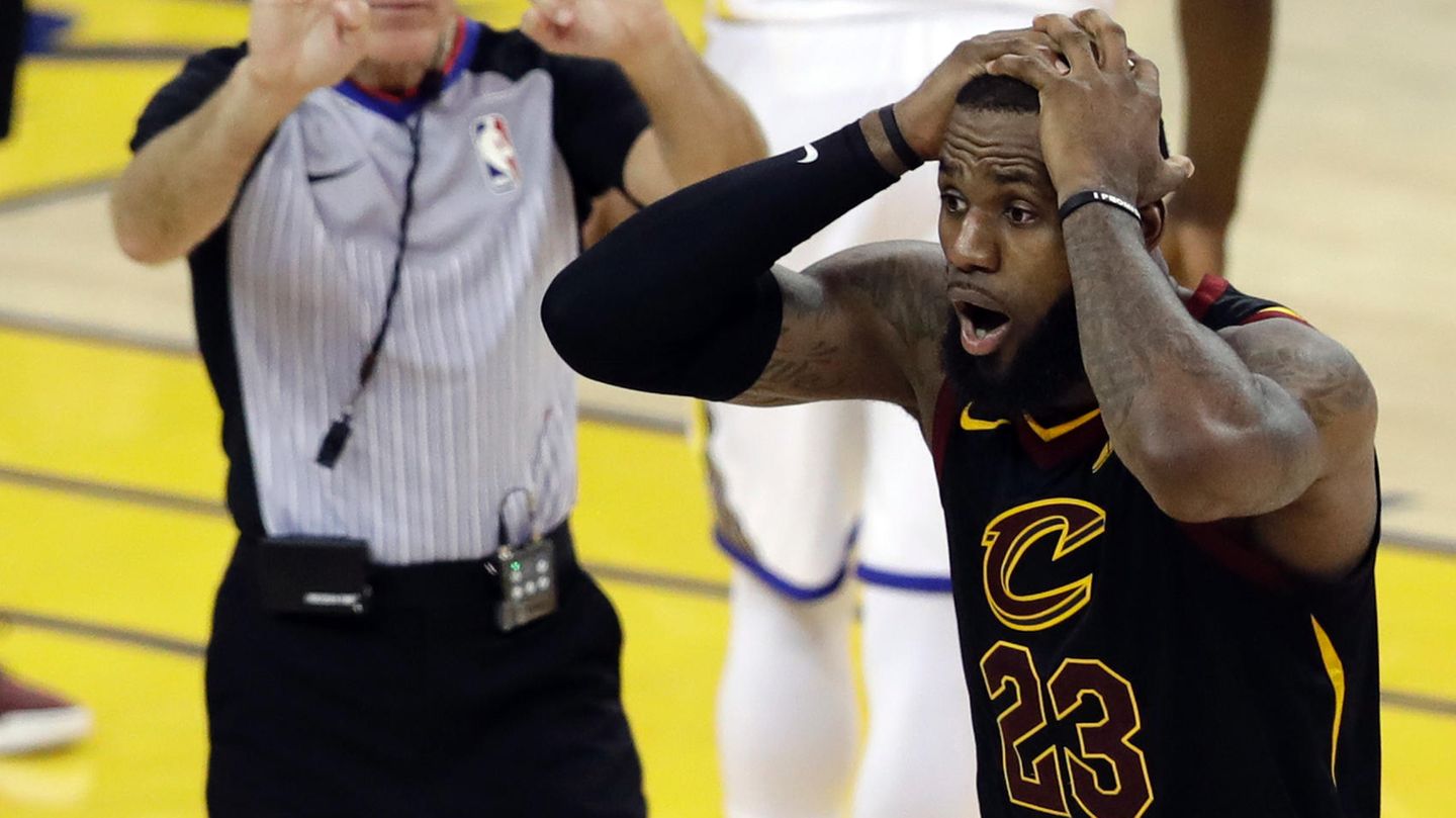 NBA-Finale: LeBron James kann nicht glauben, dass sein Cleveland-Mitspieler den Sieg verdaddelt