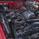 Der Vierzylinder Benziner schafft 75 kW / 102 PS