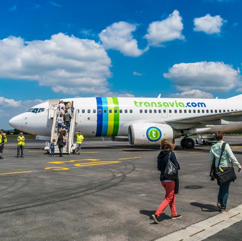 Eine Boeing 737 des niederländischen Billigfliegers Transavia, die am 29. Mai auf dem Weg nach Amsterdam in Faro landen musste, um einen Passagier aussteigen zu lassen.