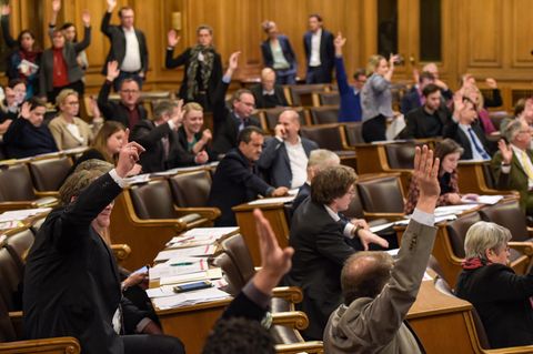 Hamburg: Betrugs-, Gewalt- und Korruptionsvorwürfe - Beamte kassieren trotz Suspendierung volles Gehalt