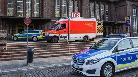 Ein Krankenwagen vor dem Flensburger Bahnhof