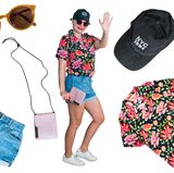 Sarah  Meine Kollegen finden, dass mein Festival-Look auch bei „Miami Vice“ durchgehen würde, aber GENAU DAS ist doch der Punkt! Ein Festival ist die beste Gelegenheit dafür, Dinge zu tragen, die vielleicht nicht cool, aber unglaublich praktisch sind. Mit dem knallbunten Hemd finden mich meine Freunde in der Menge sofort, die Mütze schützt vor Hitzeschlag oder Regen und wie geil sind bitte Brustbeutel? Handy, Geld, und Schlüssel passen rein – aber schleppen muss man nichts. Weiterer Tipp von mir: Unbedingt (waschbare) Turnschuhe anziehen, bloß keine Flip-Flops (autsch!).