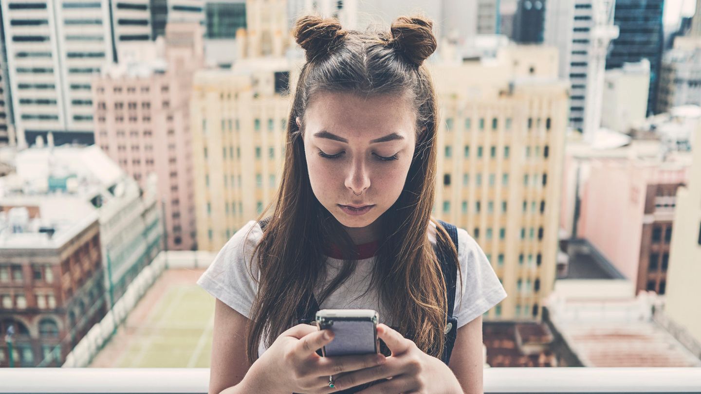 Mädchen am Smartphone