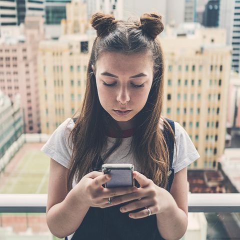 Mädchen am Smartphone