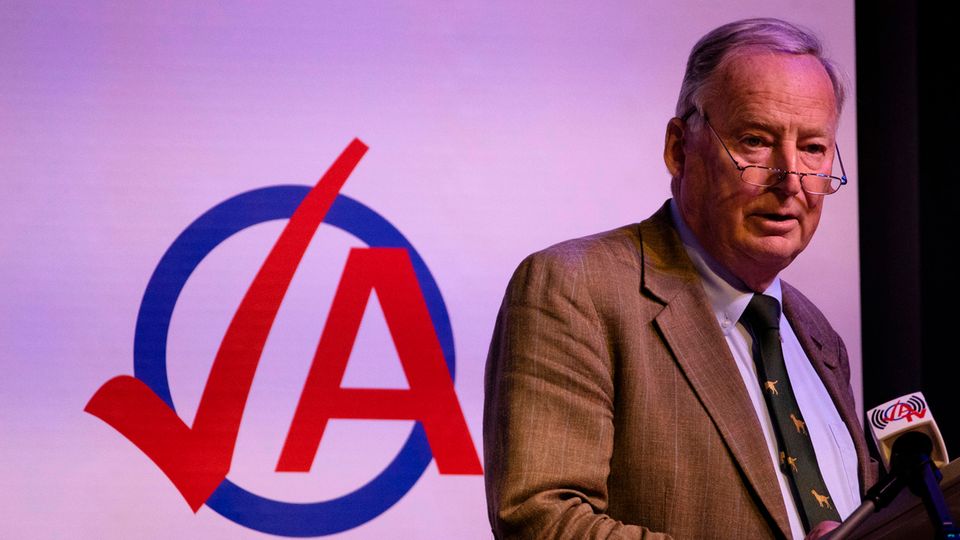 Zwölf Jahre Nazi-Diktatur als "Vogelschiss": AfD-Fraktionschef Alexander Gauland vor der Jungen Alternative